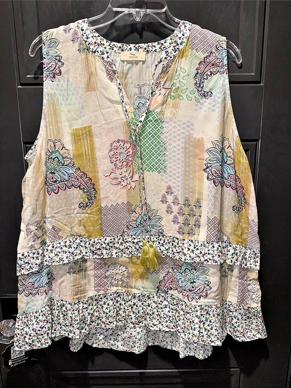 Hummingbird Floral Tunic in Multicolor & Cream, Medium, Like New